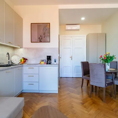 Velvet, Feel-good, Just Steps From The Main Square Διαμέρισμα