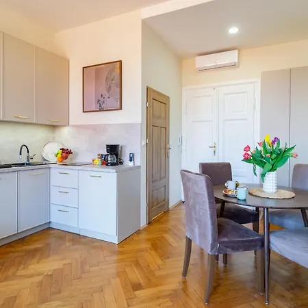Διαμέρισμα Velvet, Feel-good, Just Steps From The Main Square Krasków