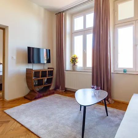 Velvet, Feel-good, Just Steps From The Main Square